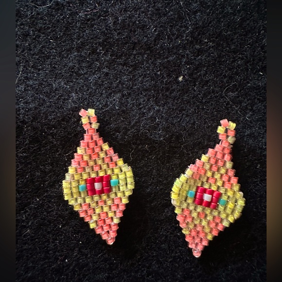 Handmade Indigenous  Beaded Earrings 🌸 - Picture 2 of 7